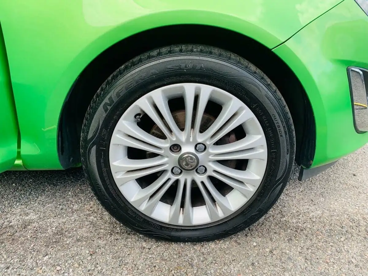 2014-vauxhall-corsa-13cdti-se-5d-big-8