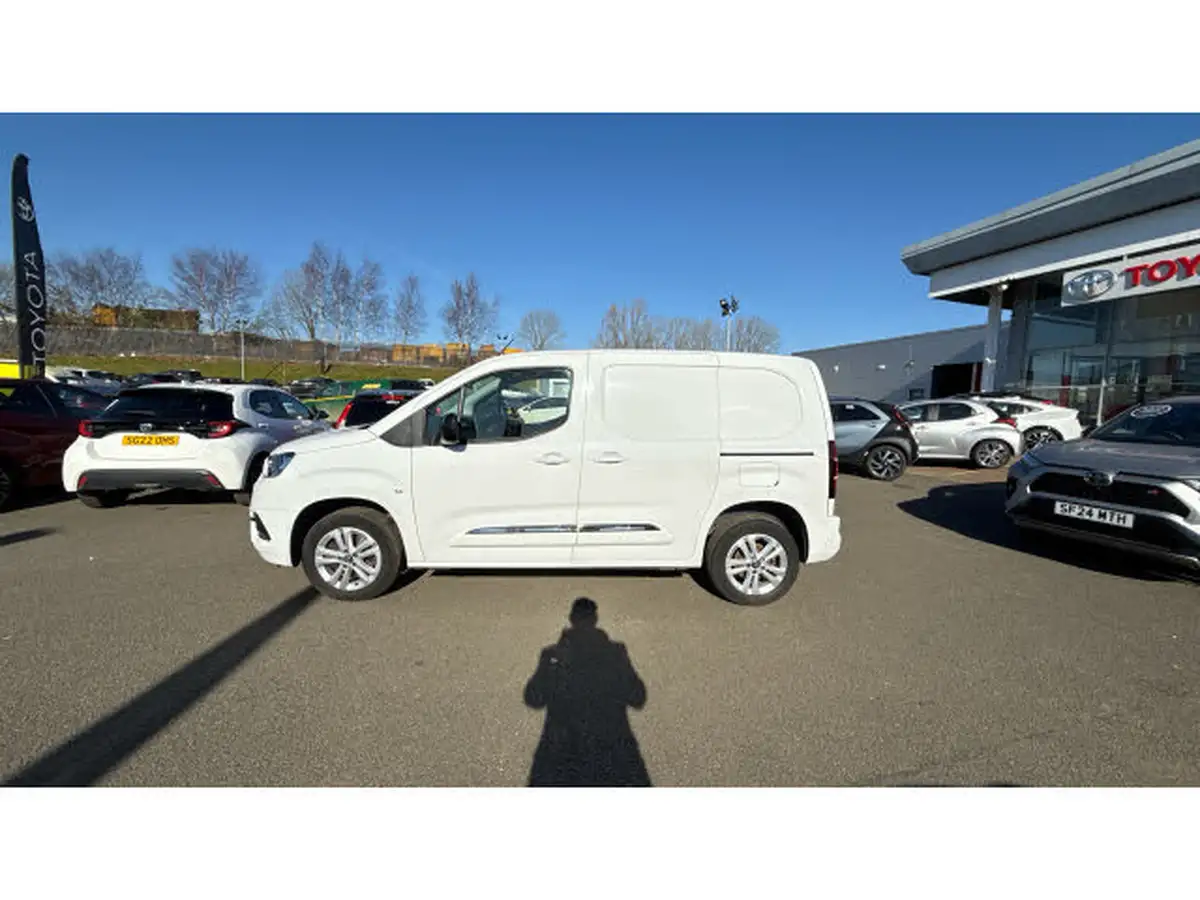 2023-toyota-proace-city-15d-design-100hpeu6d-big-16