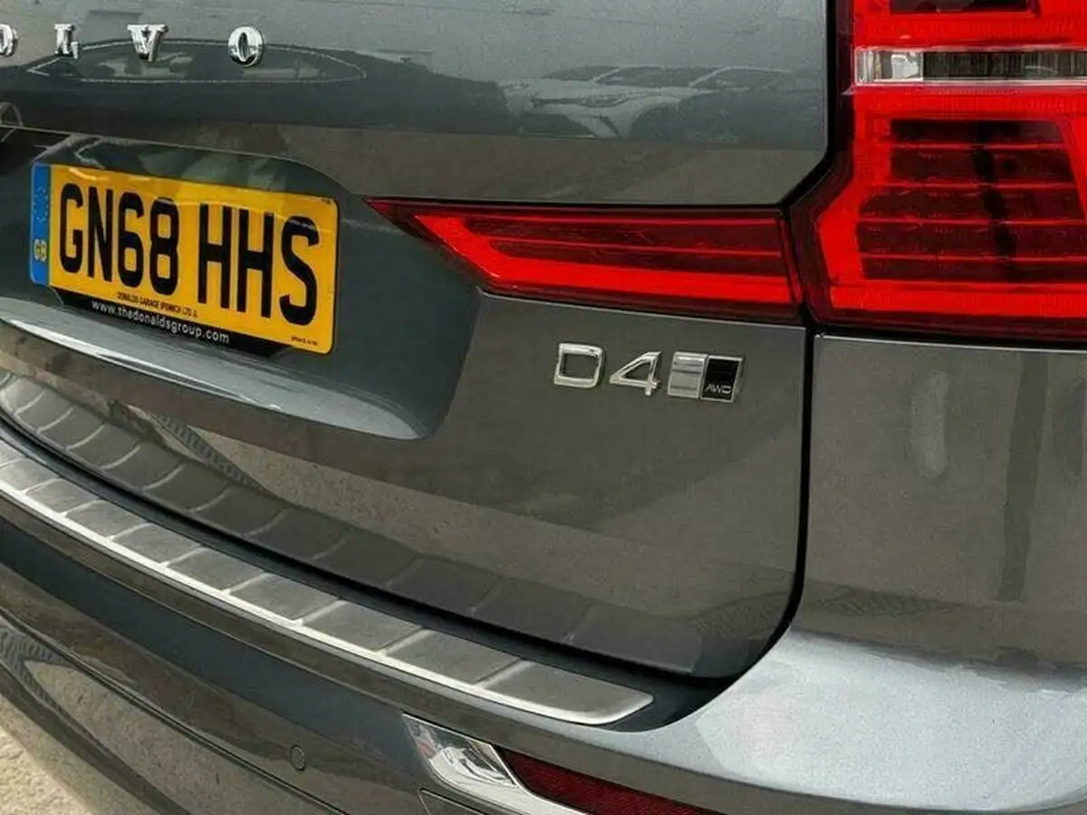 2018-volvo-xc60-20td-d4-inscription-pro-4x4-geartronic-big-22