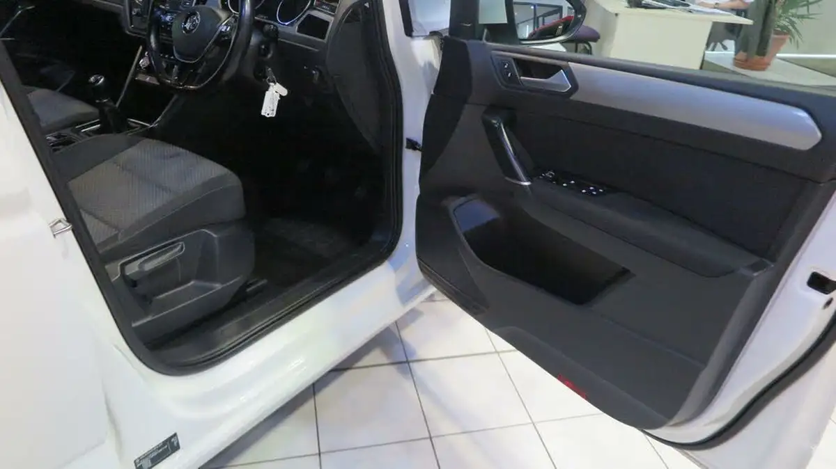 2017-volkswagen-touran-12-tsi-se-big-36
