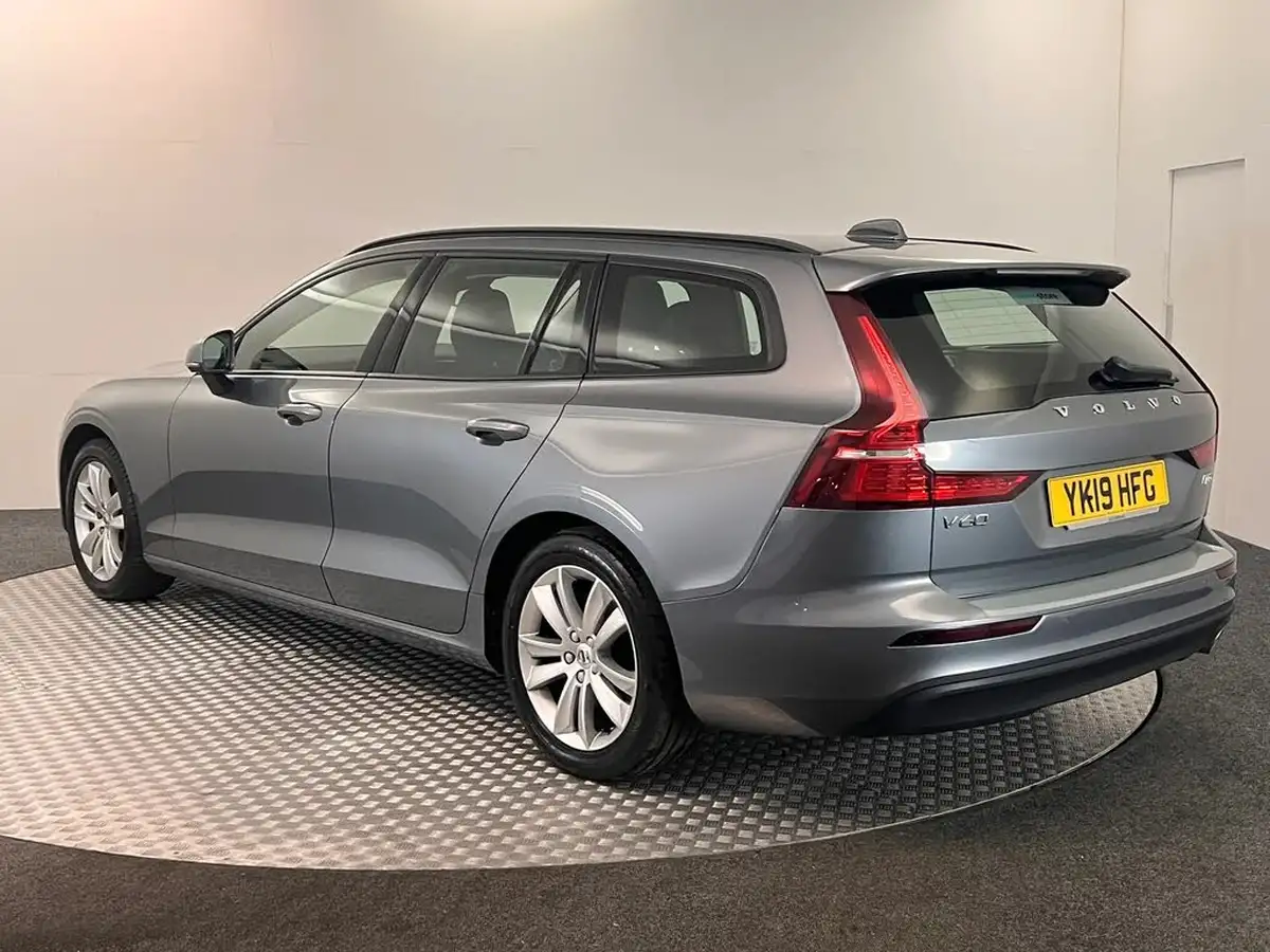 2019-volvo-v60-20td-d3-momentum-big-11