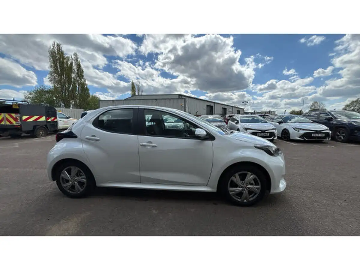2024-toyota-yaris-15-vvt-i-icon-big-15