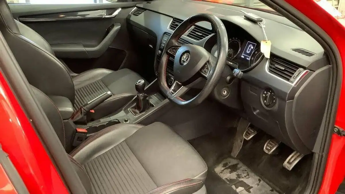 2015-skoda-octavia-20tdi-vrs-hatchback-big-7