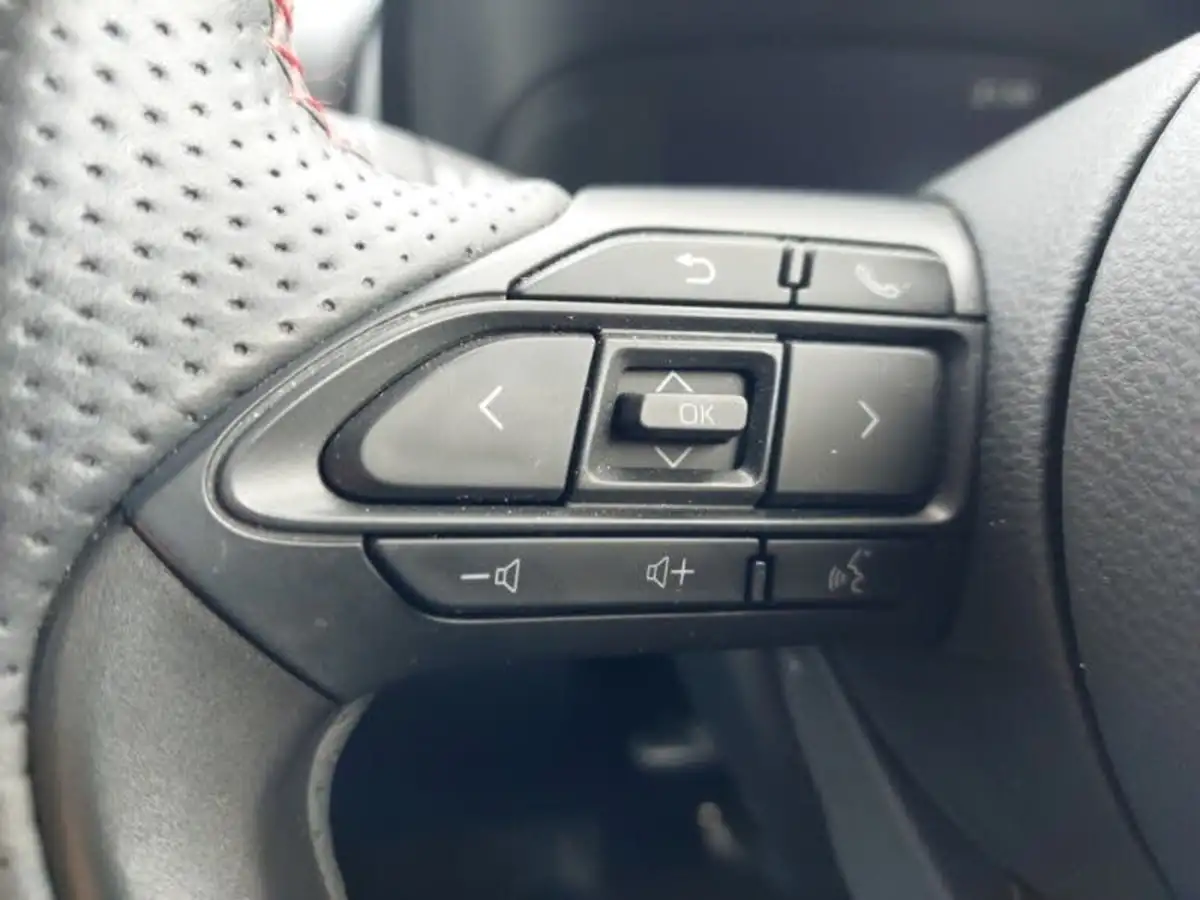 2023-toyota-yaris-cross-15-vvt-i-gr-sport-big-11