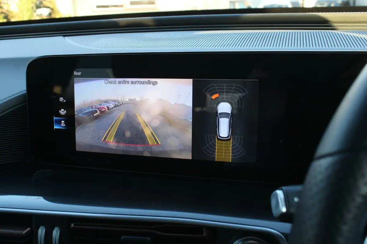 2021-mercedes-benz-eqc-e-eqc-400-amg-line-big-13