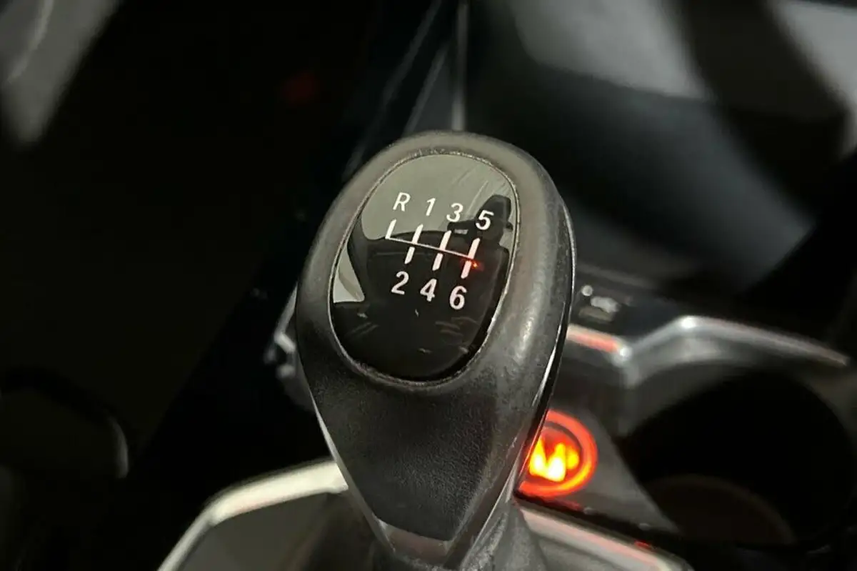 2020-bmw-1-series-15td-116d-sport-big-29