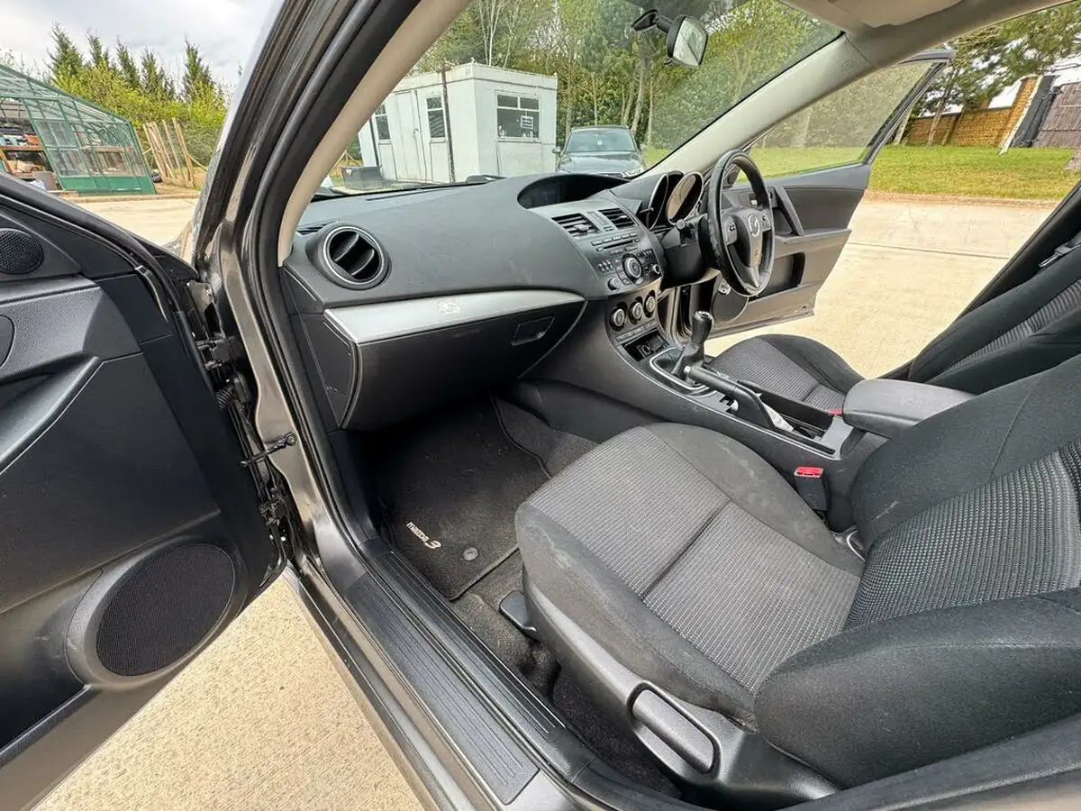 2013-mazda-mazda3-16-tamura-big-21