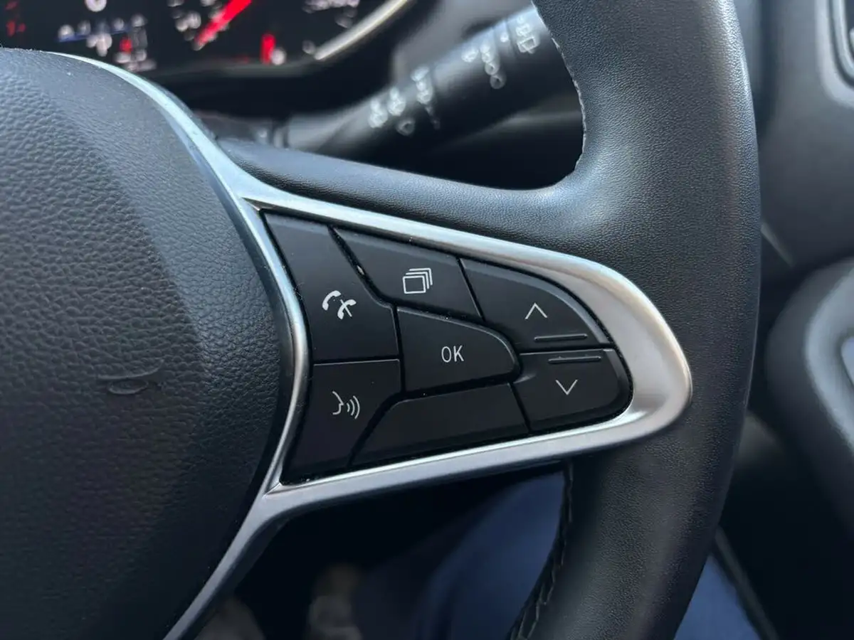 2020-renault-clio-10-tce-iconic-100bhp-cvt-big-18