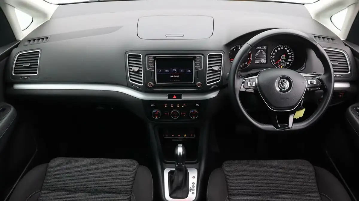 2021-volkswagen-sharan-14-tsi-se-nav-dsg-big-13