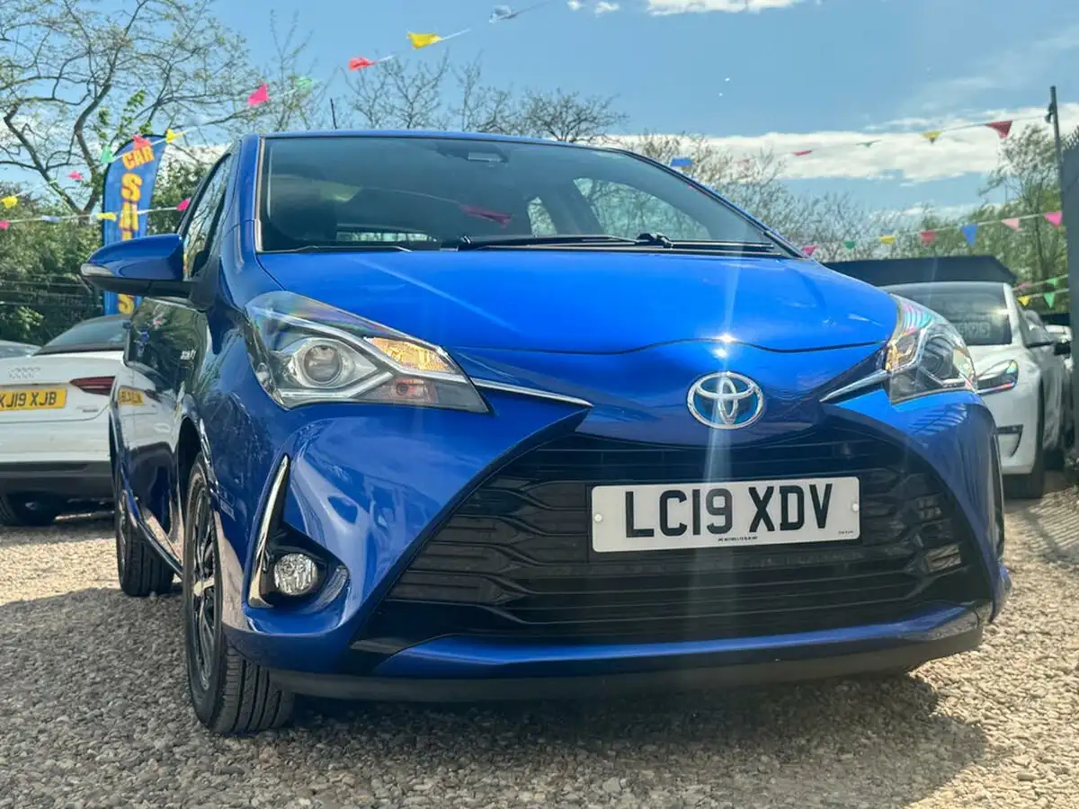 2019-toyota-yaris-15-vvt-i-icon-tech-98bhp-hybrid-1497cc-e-cvt-big-18
