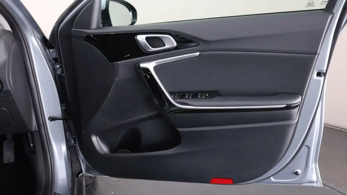 2023-kia-xceed-16-gdi-3-big-14