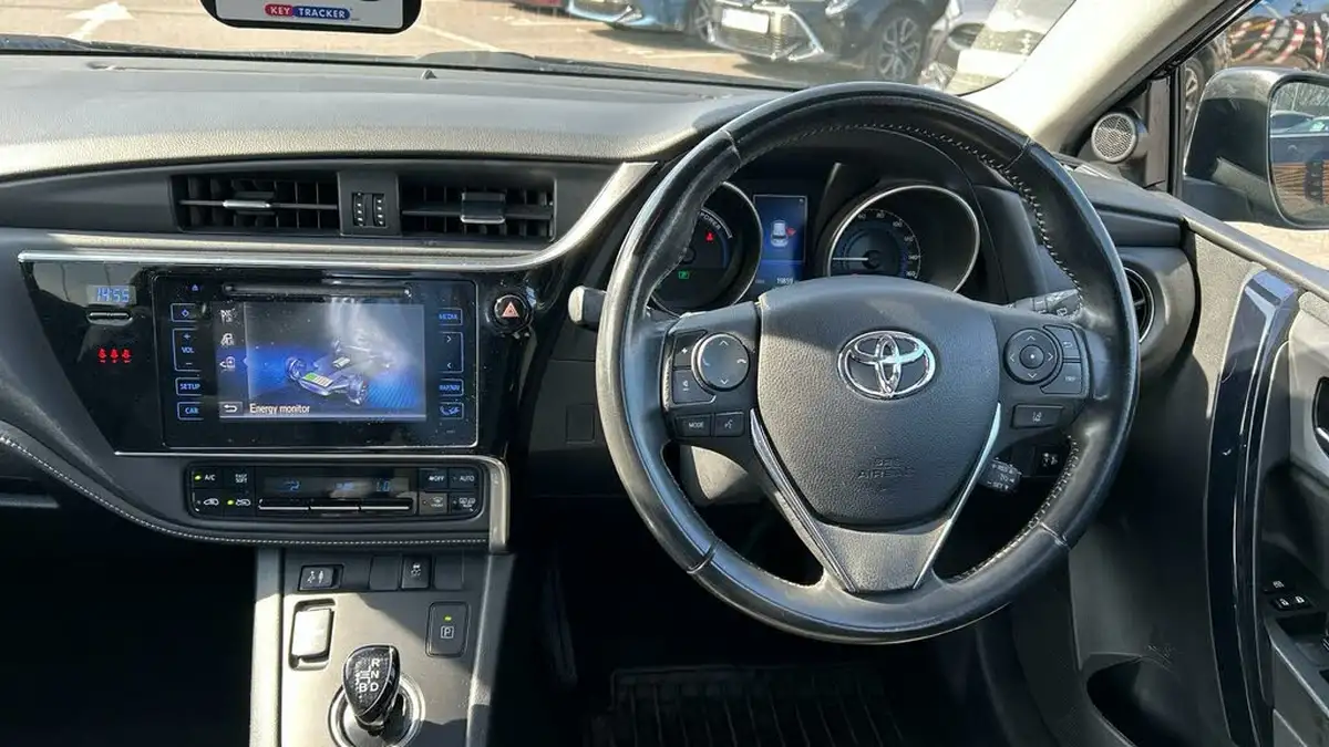 2017-toyota-auris-18-vvt-i-hsd-design-tss-hatchback-big-5
