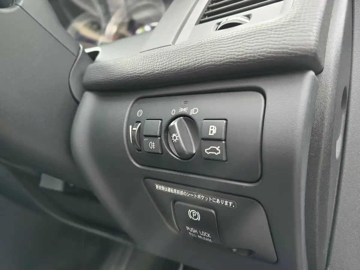 2010-volvo-xc60-20-t5-se-big-43