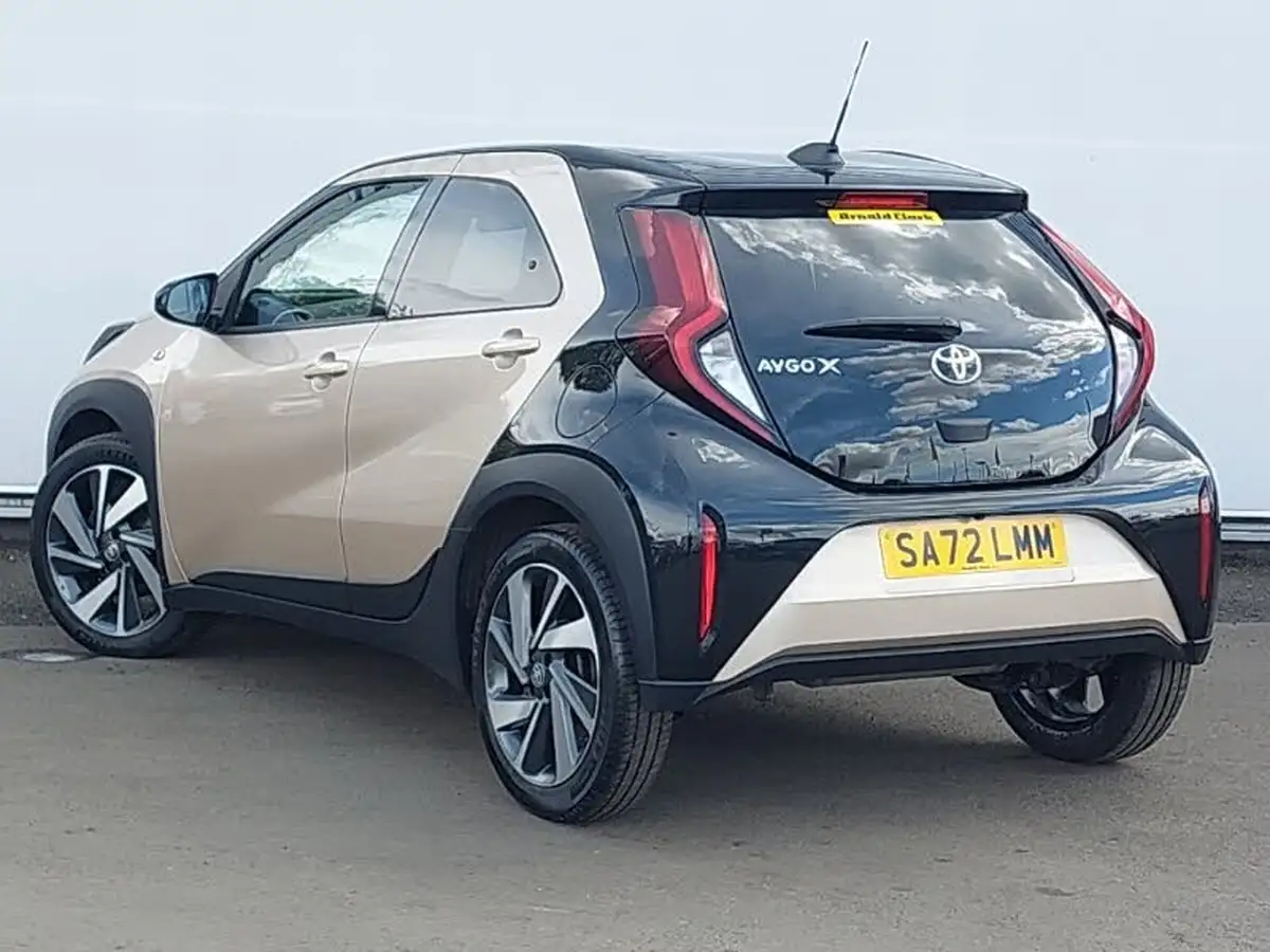 2023-toyota-aygo-x-10-vvt-i-edge-big-1