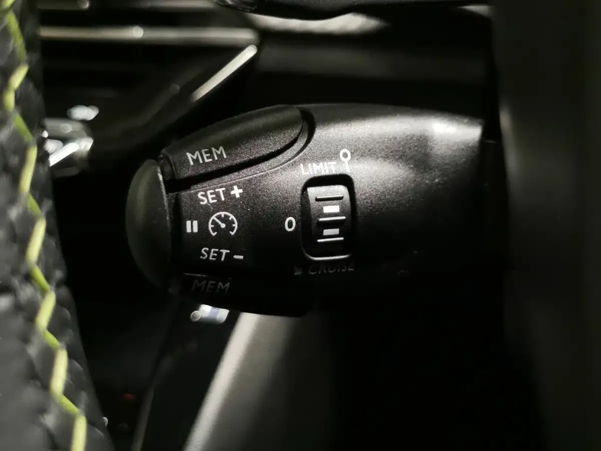 2023-peugeot-2008-suv-big-19