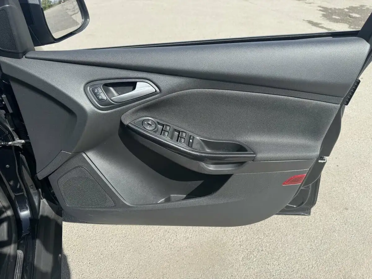 2018-ford-focus-10t-titanium-125ps-hatchback-big-34