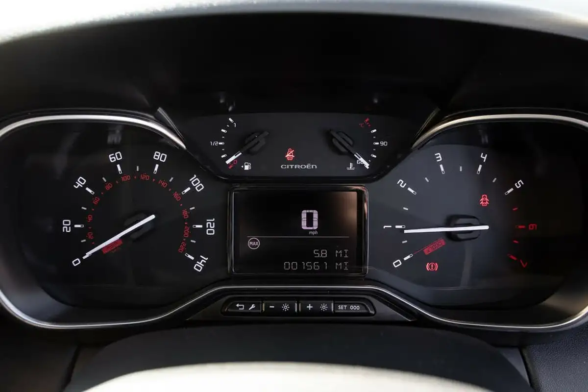 2023-citroen-c3-aircross-12-puretech-shine-110ps-big-14