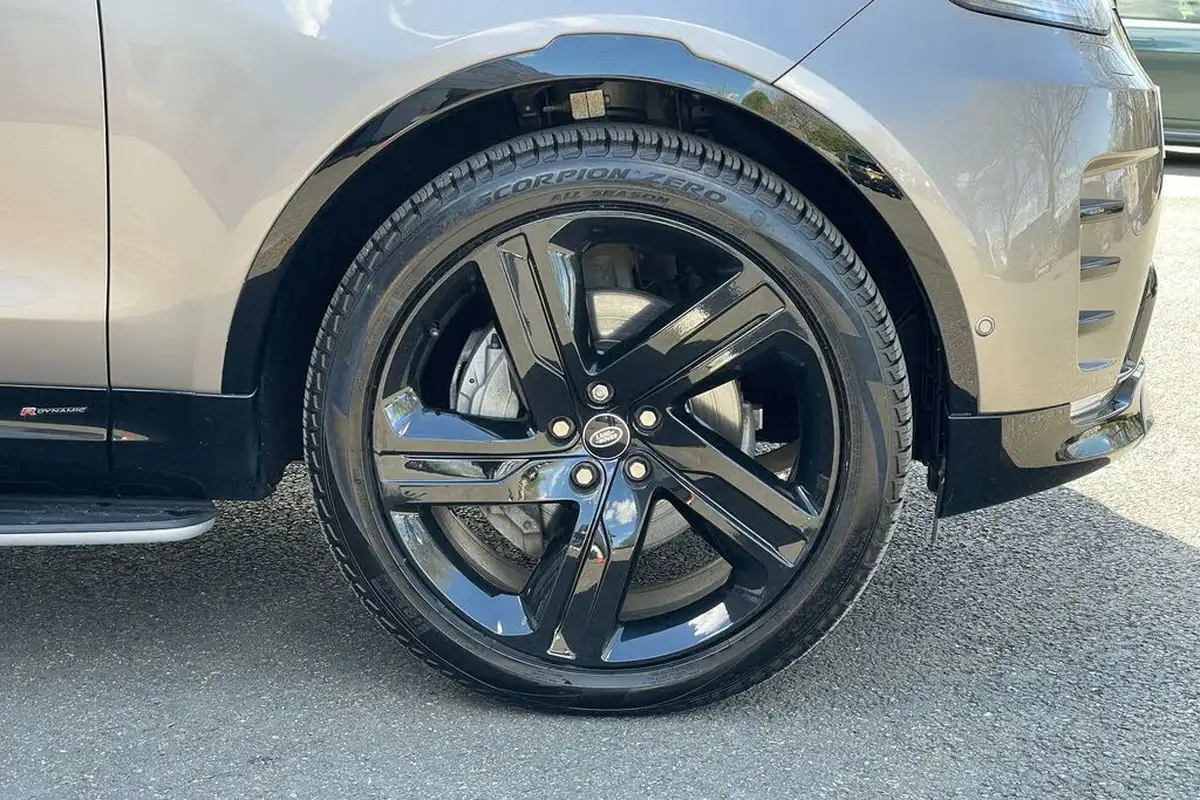 2021-land-rover-discovery-30-d300-r-dynamic-hse-big-20