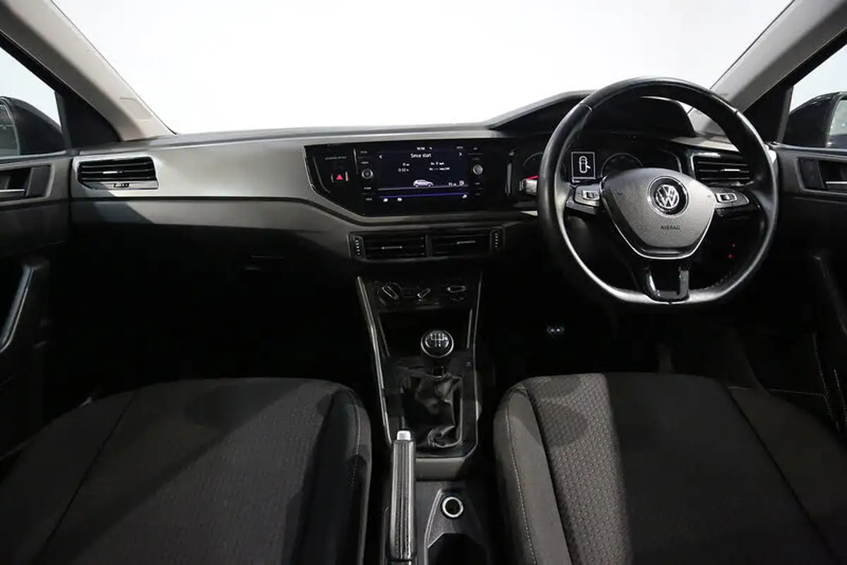 2018-volkswagen-polo-10-se-75ps-big-1