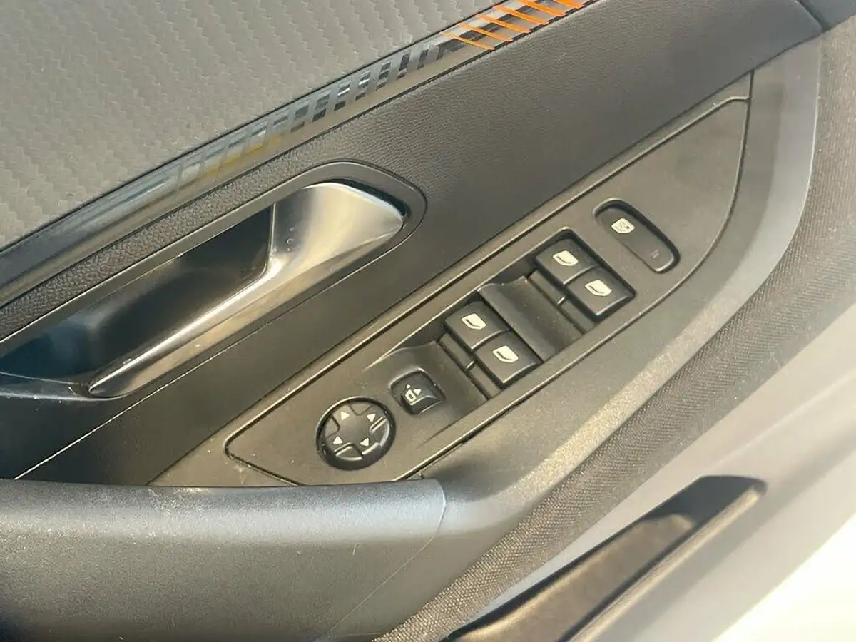 2022-peugeot-2008-suv-e-active-premium-big-5