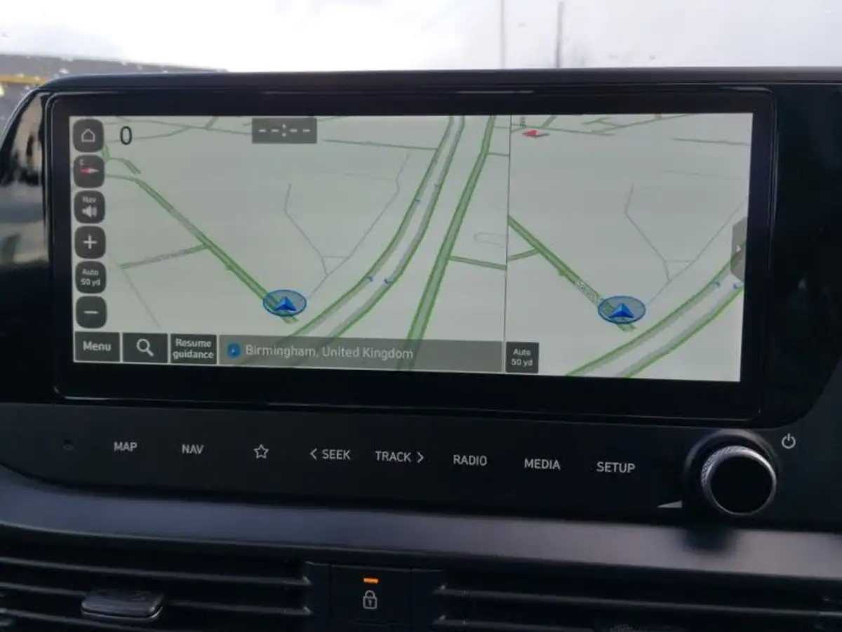 2024-hyundai-i20-10-t-gdi-advance-big-18