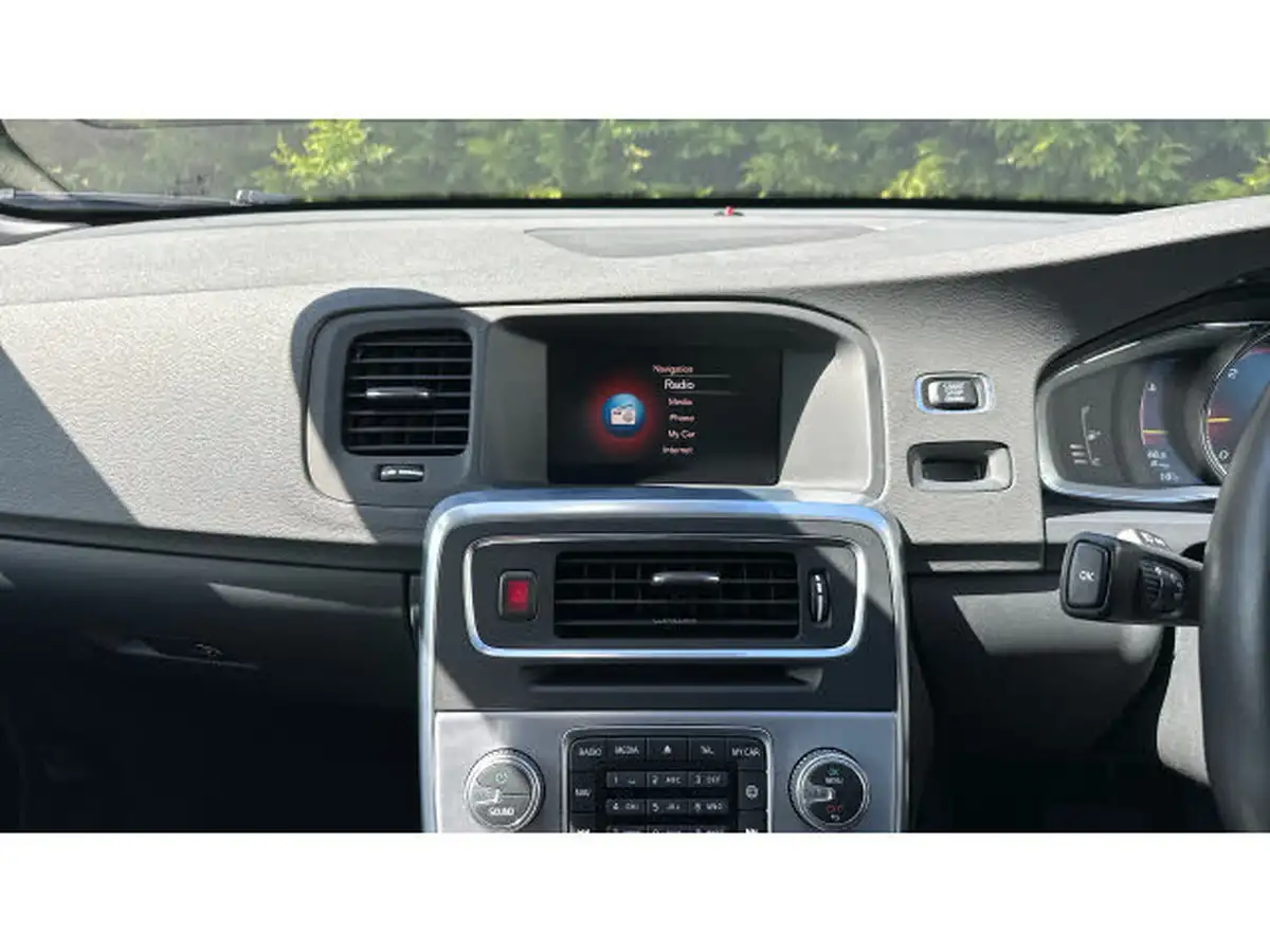 2017-volvo-v60-20td-d4-se-lux-geartronic-big-20
