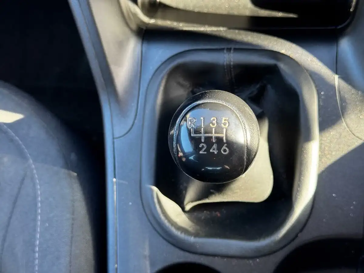 2013-hyundai-ix35-17td-s-big-11