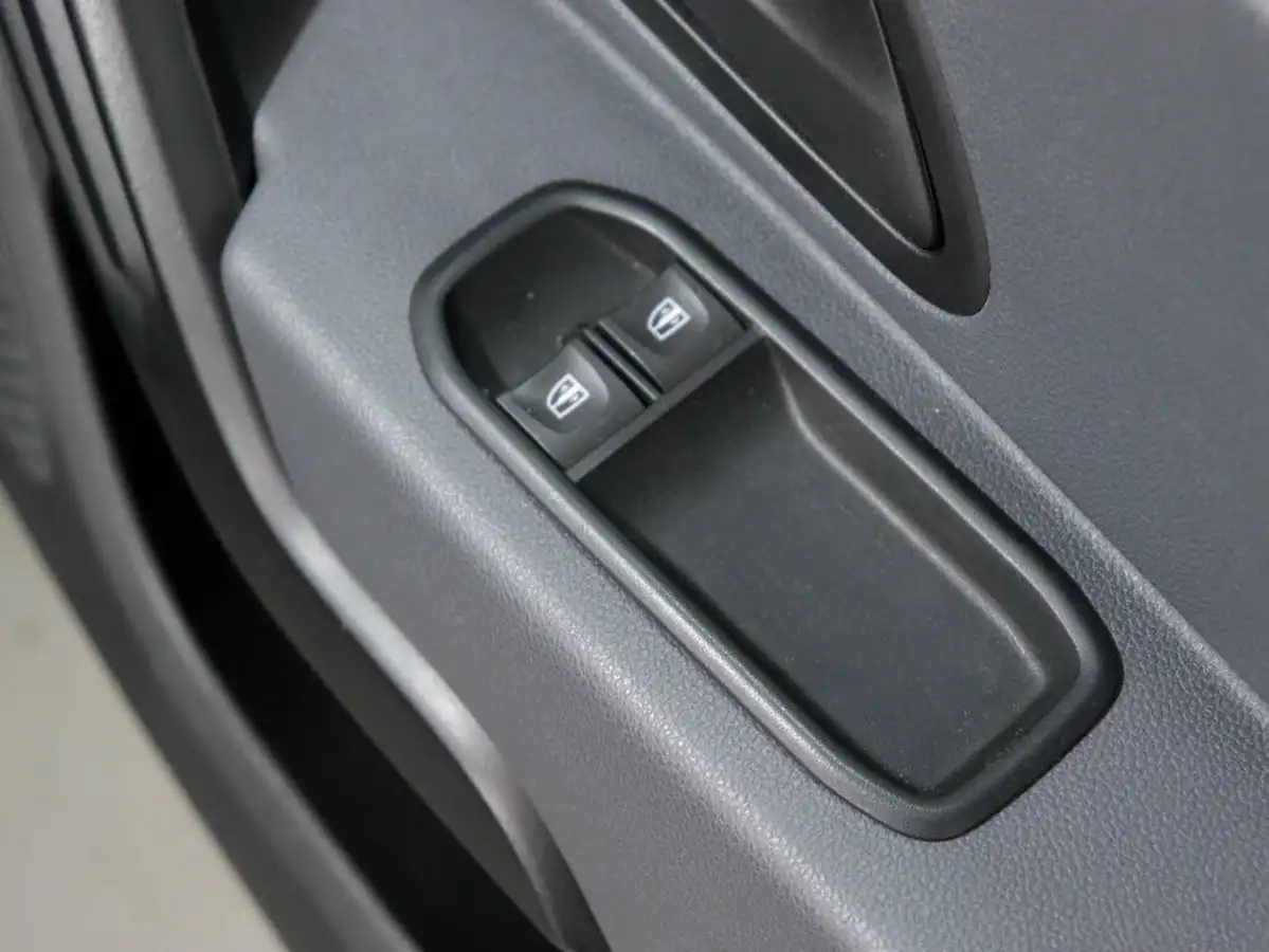 2021-dacia-duster-10-tce-essential-100bhp-ss-station-wagon-5d-big-28