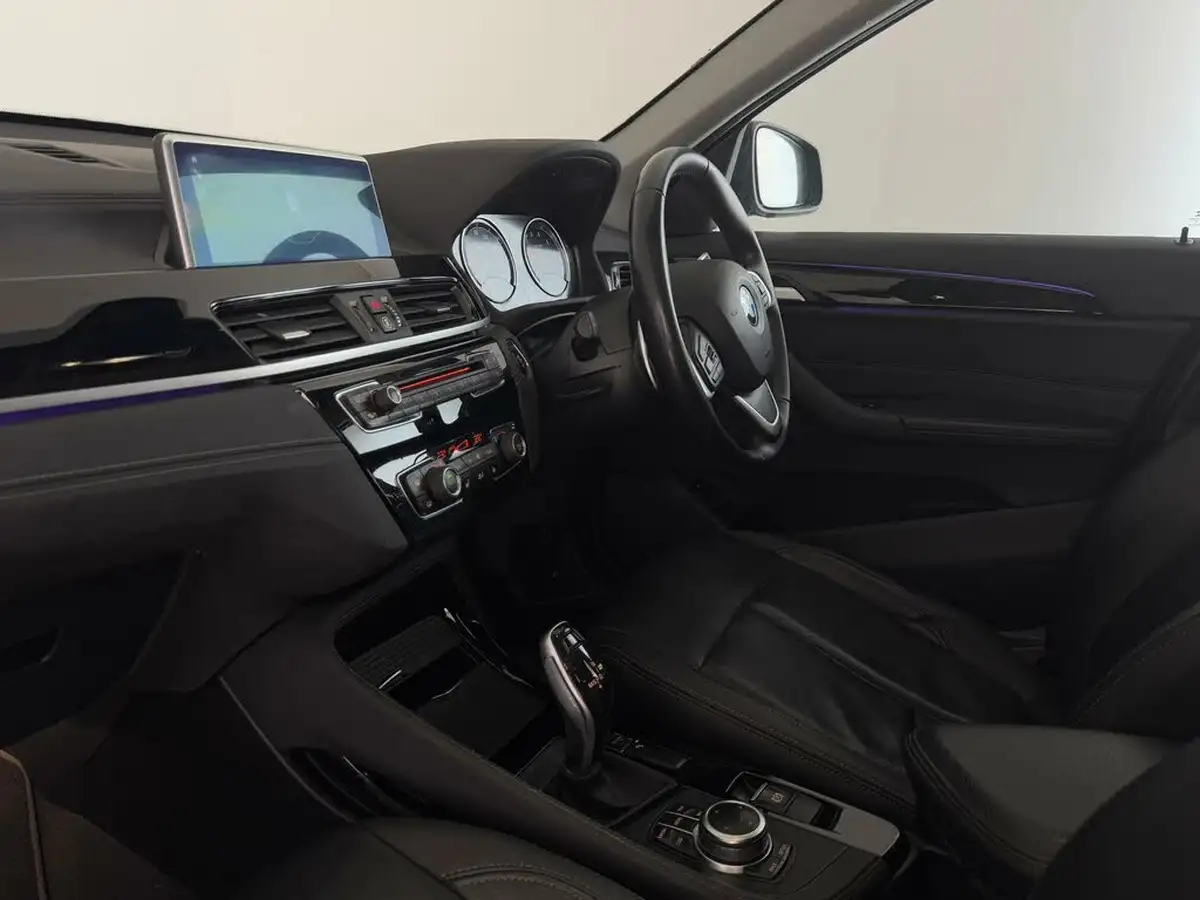 2019-bmw-x1-20-sdrive-20i-xline-sdrive-20i-big-12