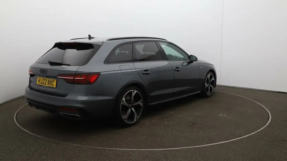 2022-audi-a4-avant-20-35-tfsi-black-edition-s-tronic-big-7