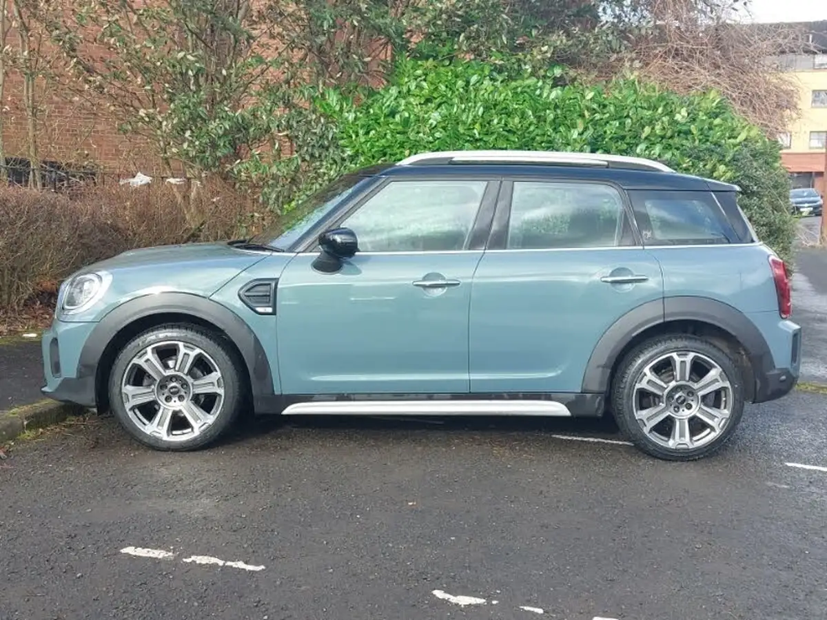 2022-mini-countryman-15-cooper-exclusive-premium-auto-big-3