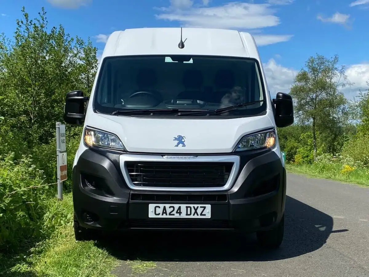 2024-peugeot-boxer-22-bluehdi-professional-premium-335-l3h2-panel-big-24