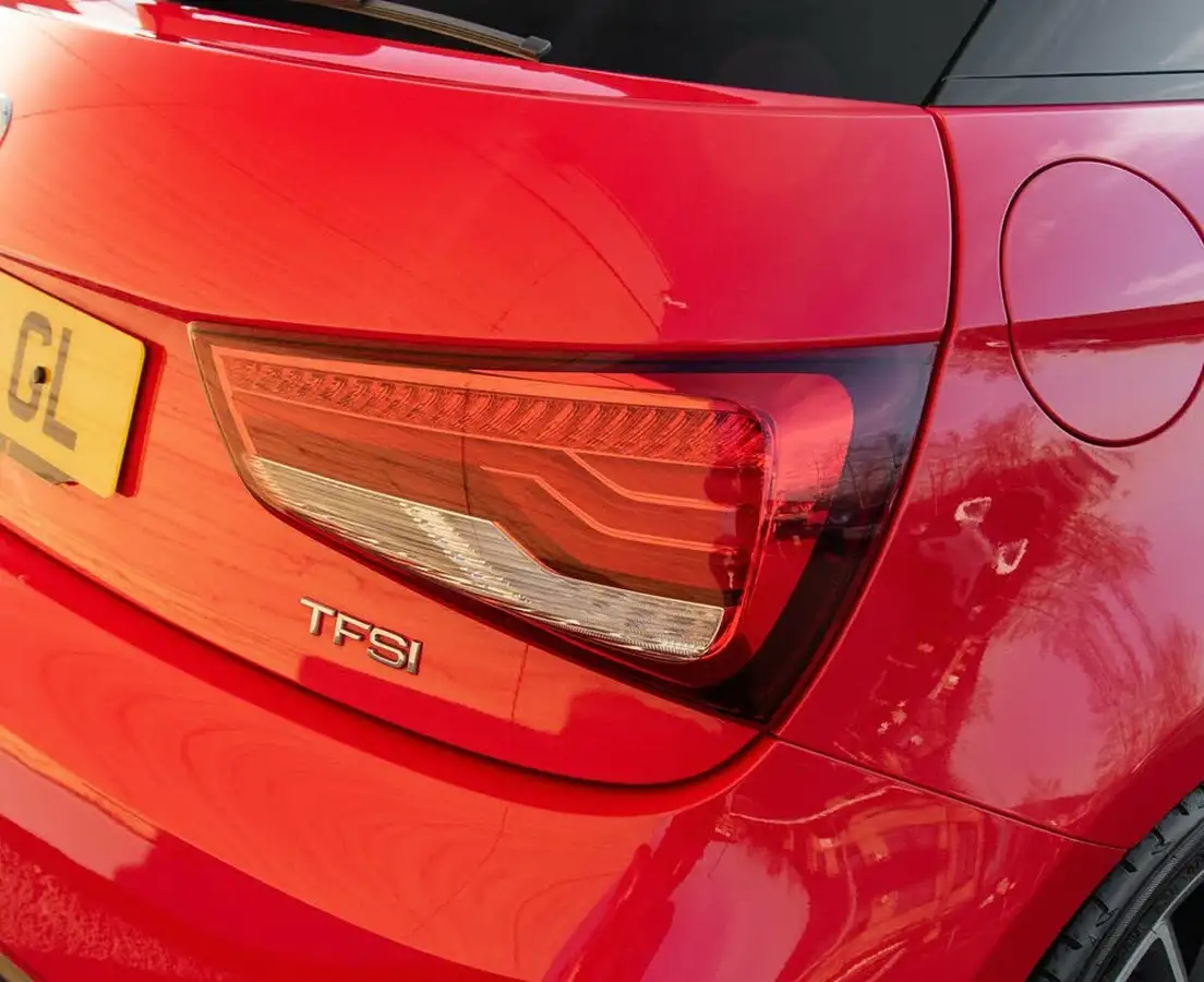 2018-audi-a1-14-tfsi-black-edition-nav-125ps-hatchback-3d-big-9