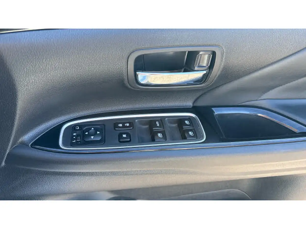 2015-mitsubishi-outlander-20-gx4h-phev-big-32