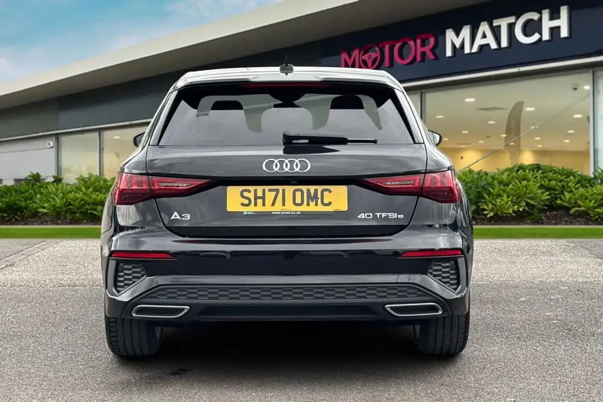 2022-audi-a3-14-40-tfsi-e-s-line-big-3