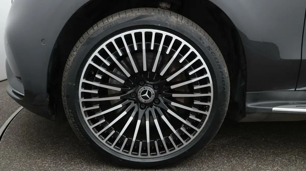 2022-mercedes-benz-eqc-e-eqc-400-amg-line-premium-big-18