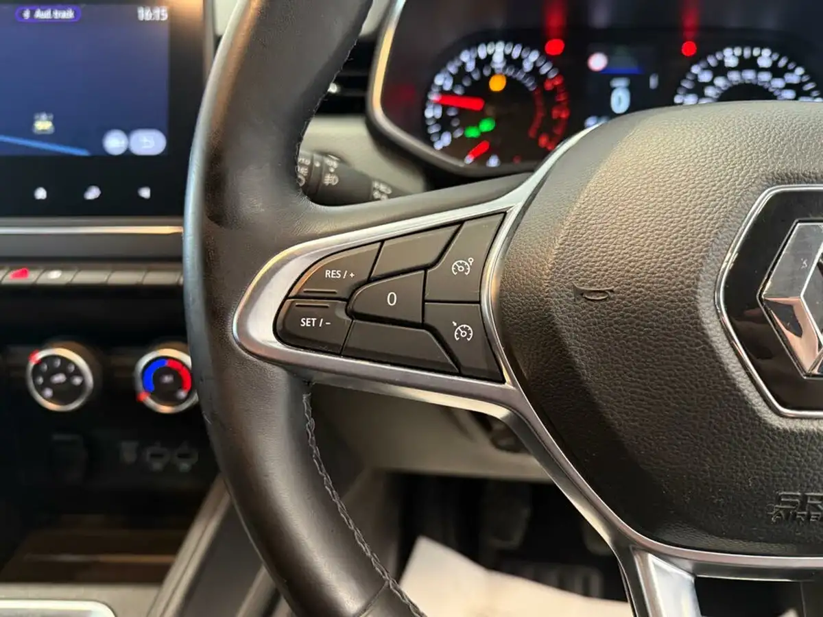 2020-renault-clio-10-sce-iconic-75bhp-big-16