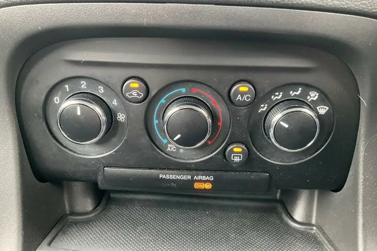 2019-ford-ka-12-ti-vct-zetec-70ps-big-25