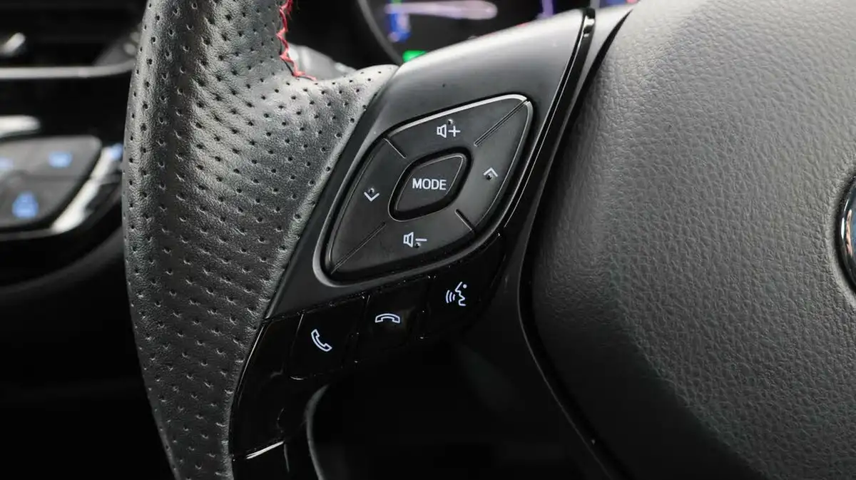 2021-toyota-c-hr-18-vvt-i-gr-sport-big-25