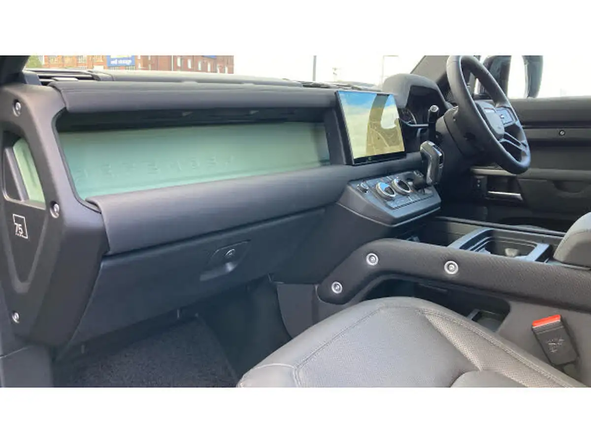 2024-land-rover-90-defender-30-d300-75th-edition-big-37