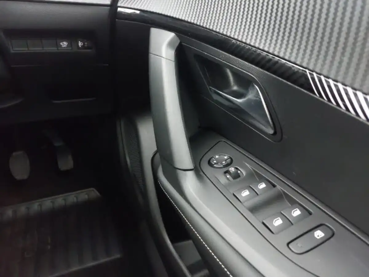 2024-peugeot-2008-suv-12-puretech-allure-130ps-big-11