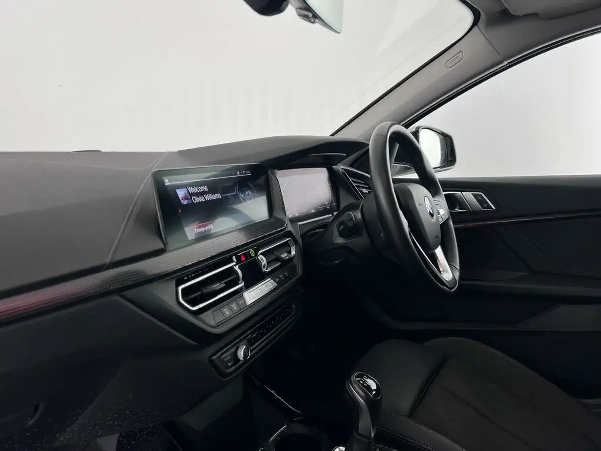 2021-bmw-1-series-15-118i-sport-lcp-big-13