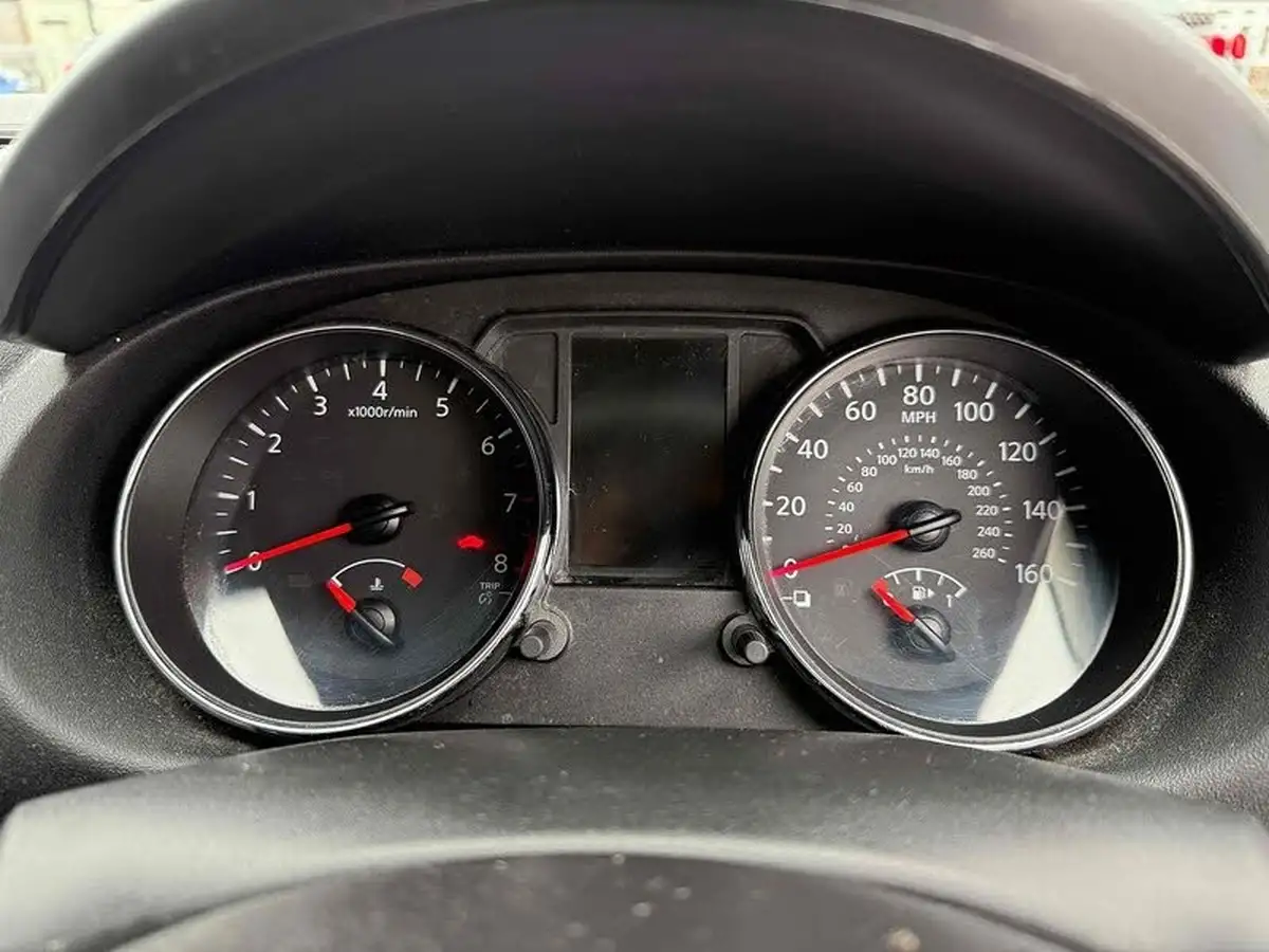 2012-nissan-qashqai-16-acenta-big-17