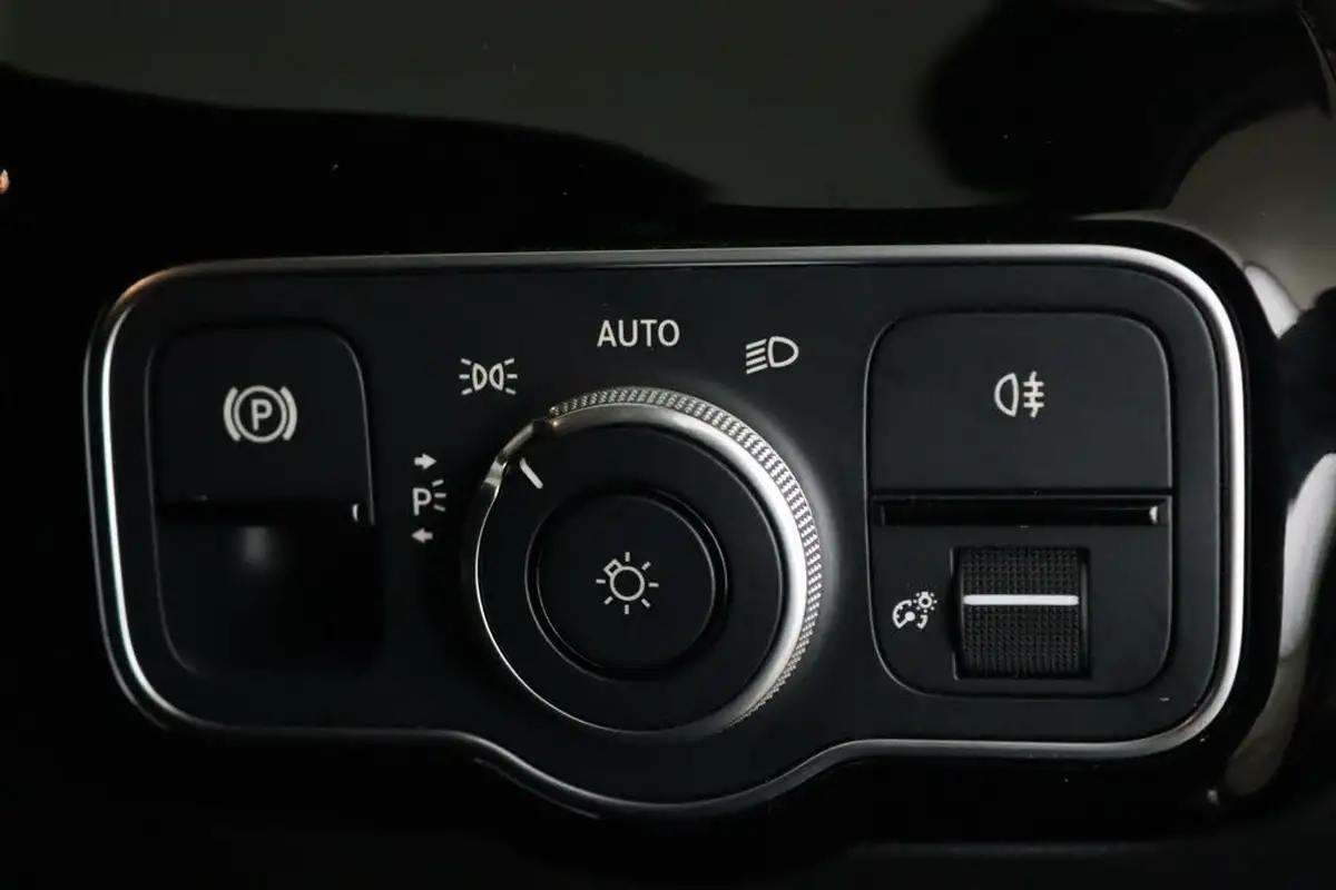 2023-mercedes-benz-a-class-13-a180-sport-executive-hatchback-5d-7g-dct-big-24