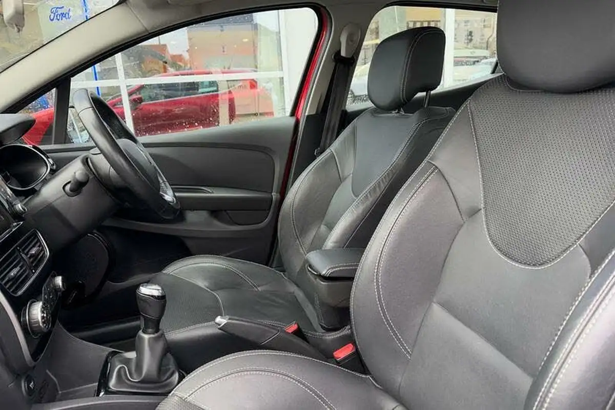 2018-renault-clio-09-tce-signature-nav-big-18