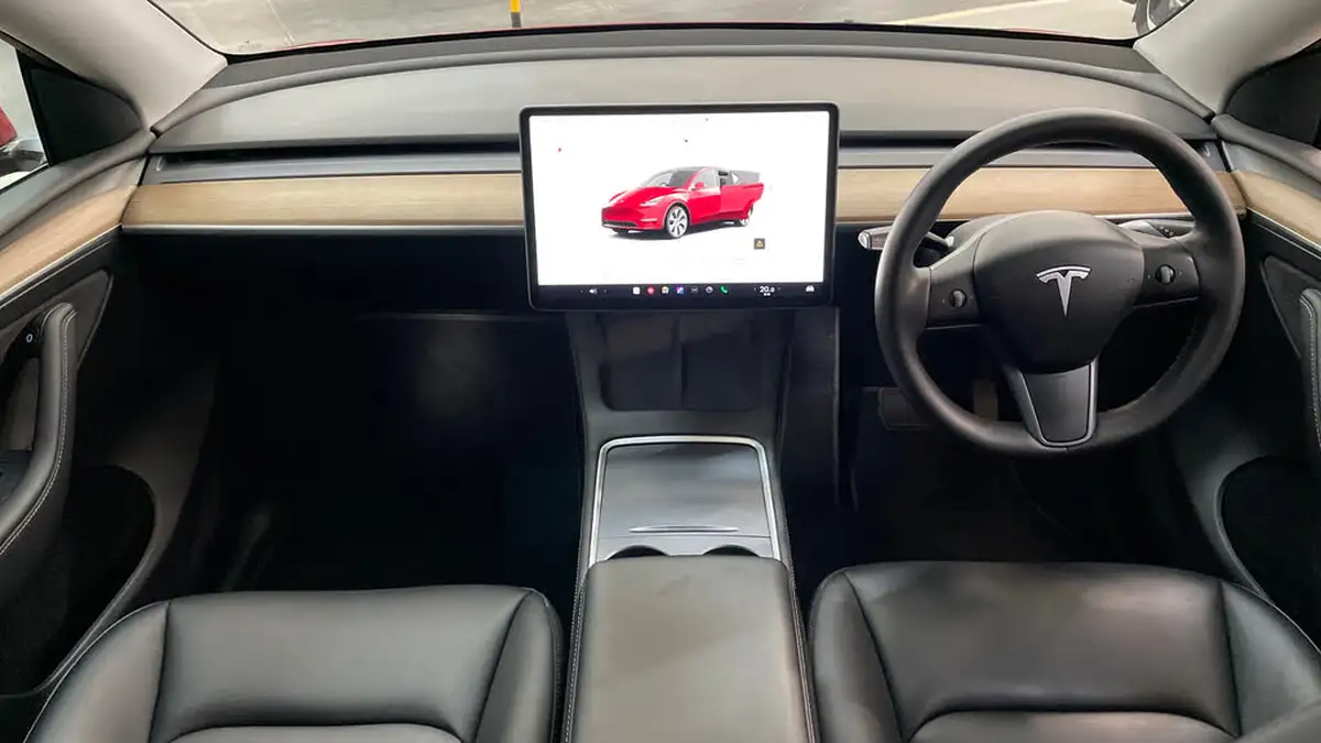 2022-tesla-model-y-e-long-range-big-10