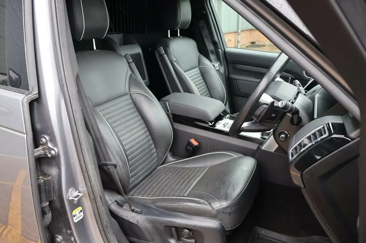2020-land-rover-discovery-30td6-hse-big-10