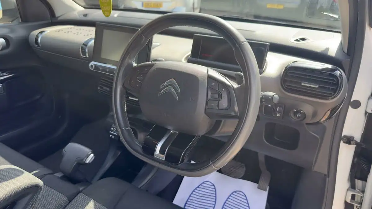 2016-citroen-c4-cactus-12-puretech-feel-82ps-ss-etg-big-8
