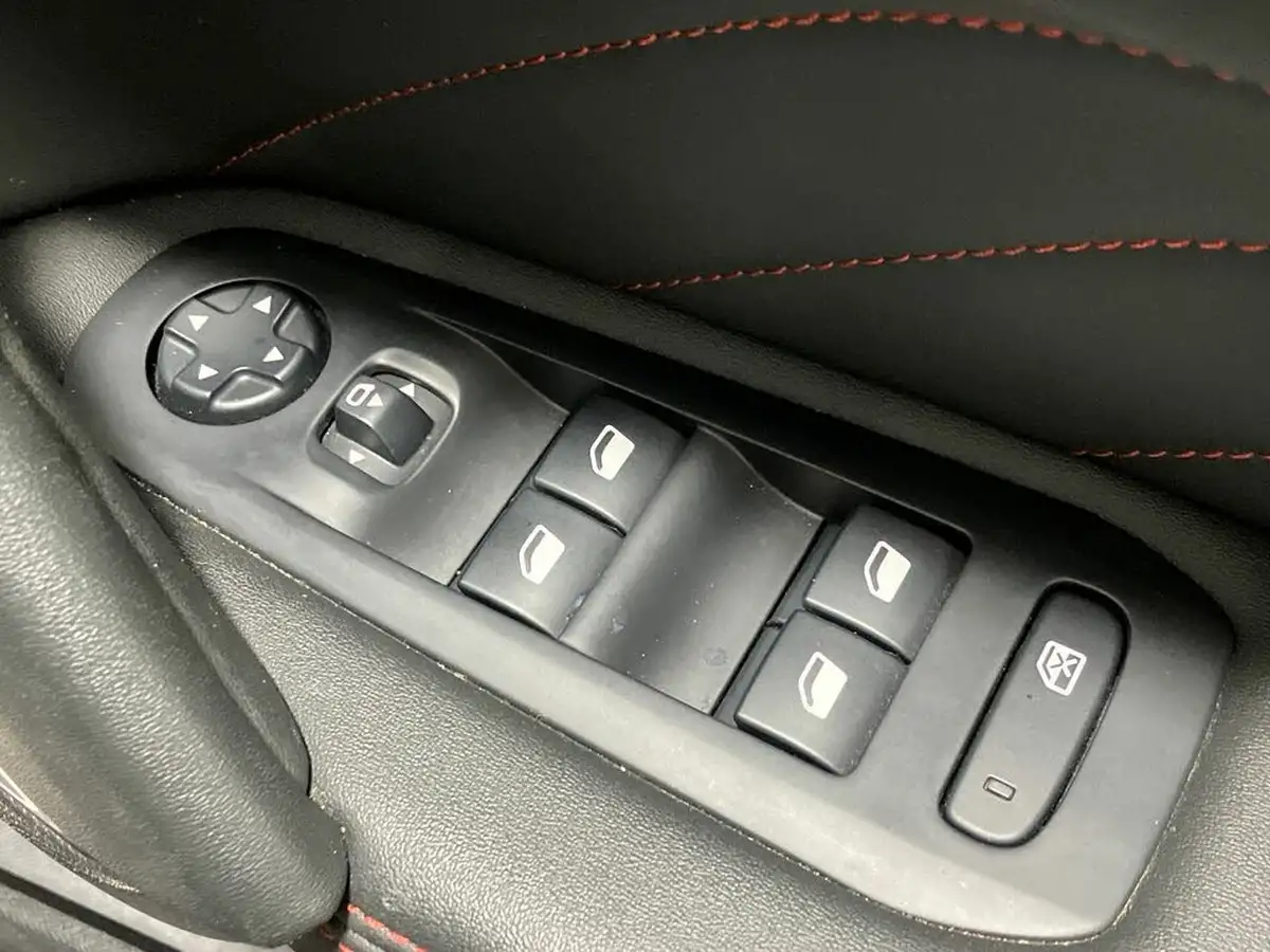 2020-peugeot-308-12-puretech-gt-big-17