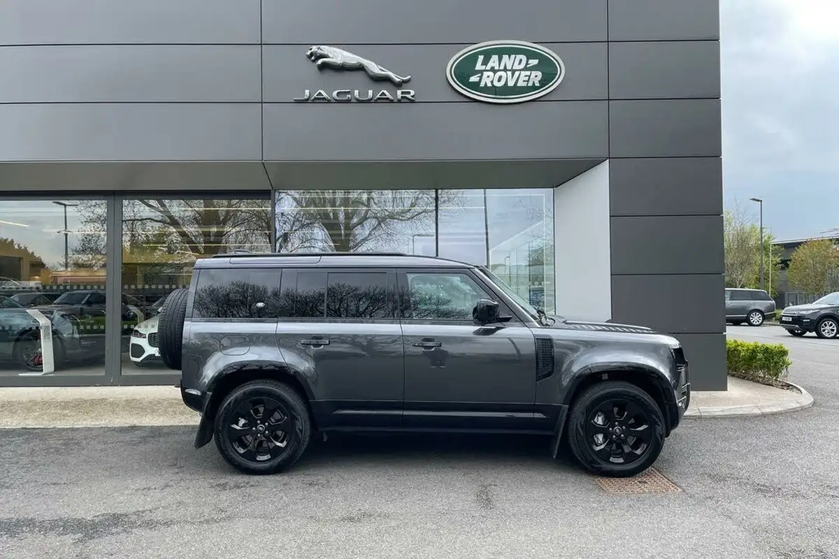 2023-land-rover-110-defender-30-d300-x-dynamic-hse-big-1